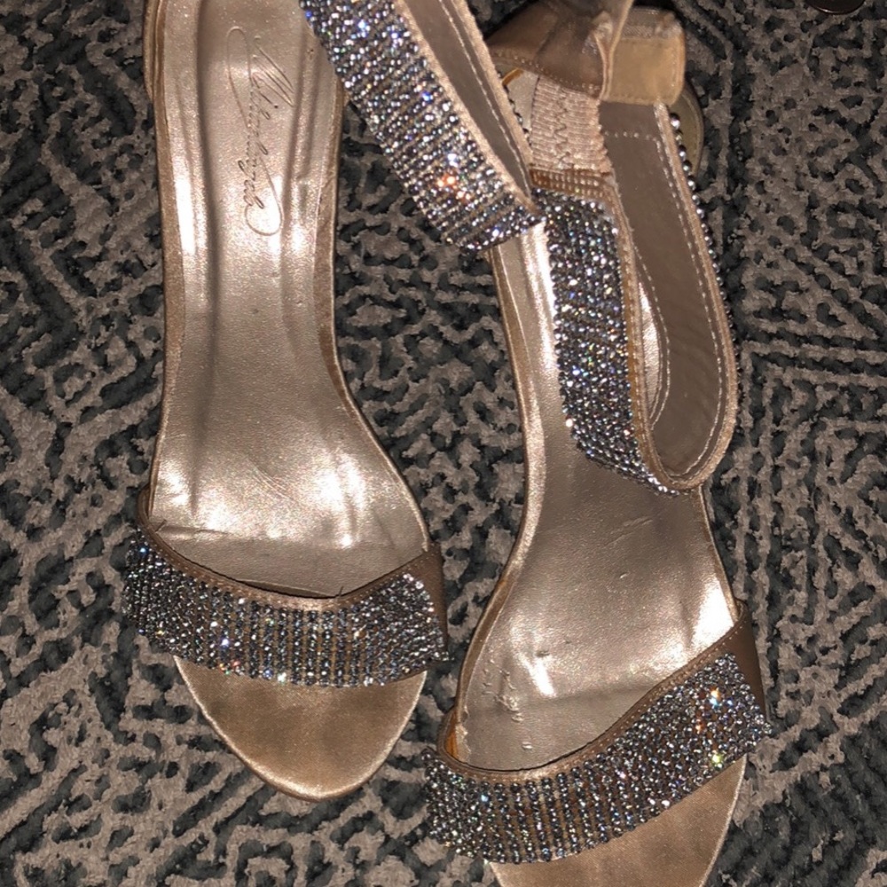 Heels - Picture 1 of 2